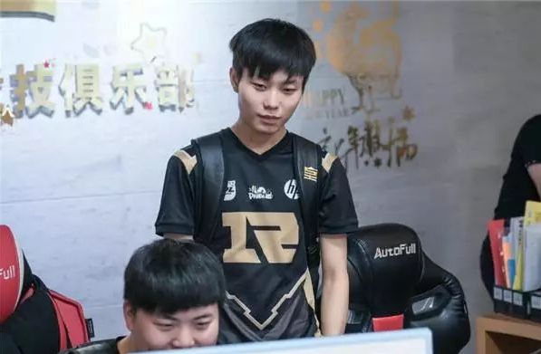 赵睿冲撞裁 赵睿冲撞裁