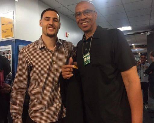 三后卫出球 三后卫出球